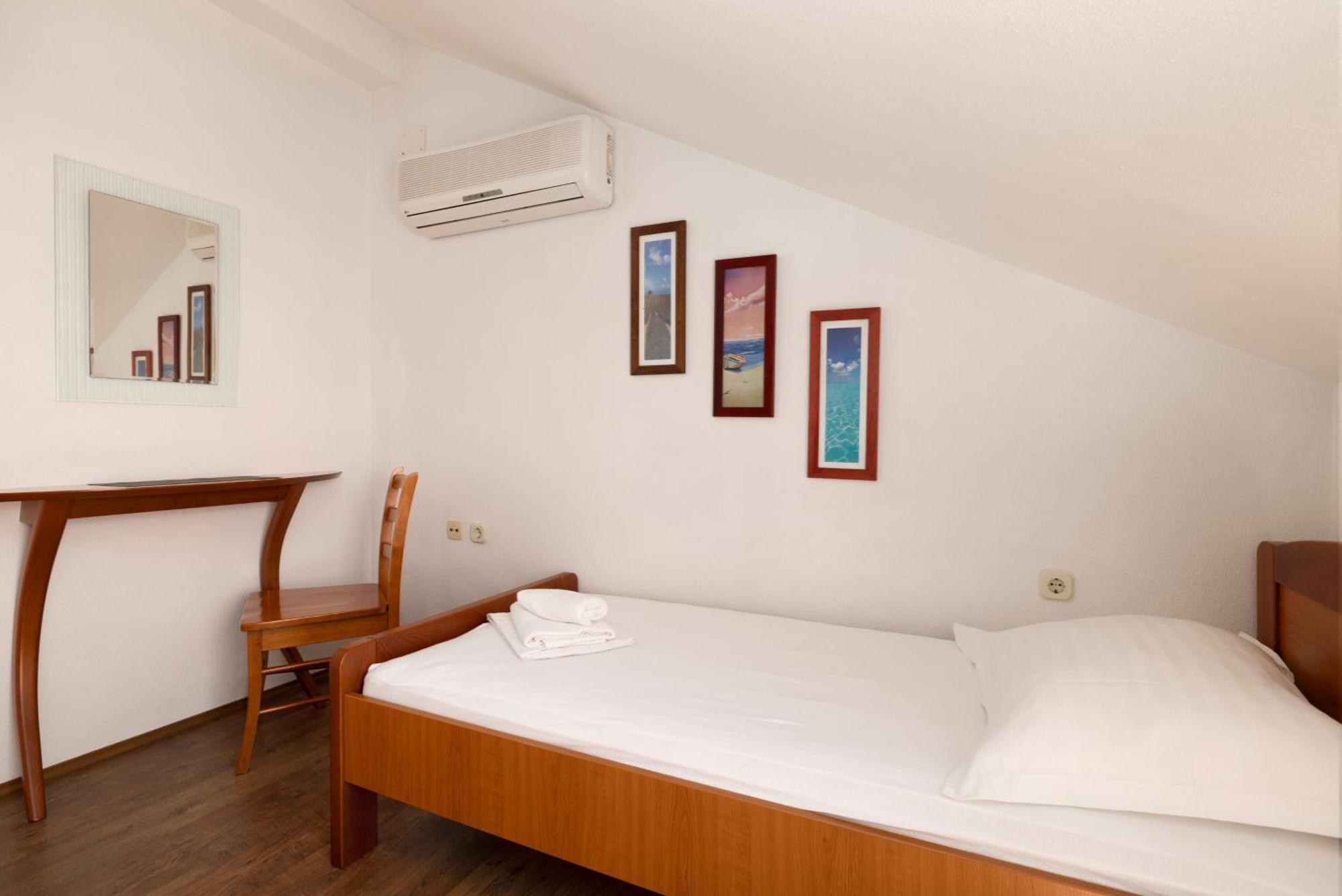 Jasminka Apartments Podgora Eksteriør billede